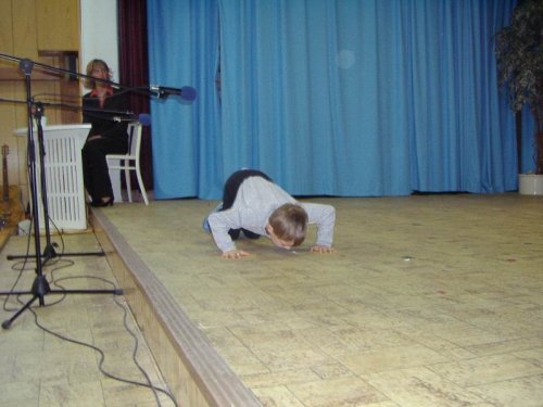 Hraje celá dědina aneb S veselou myslí na nesmysly. - 18.3.2006